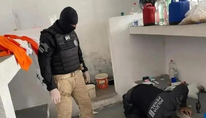 Operação Redenção: Apreensão de celulres em presídio de Eunápolis