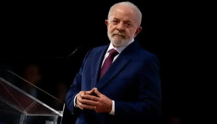 Oposição discute pedido de impeachment de Lula após escândalo do INSS