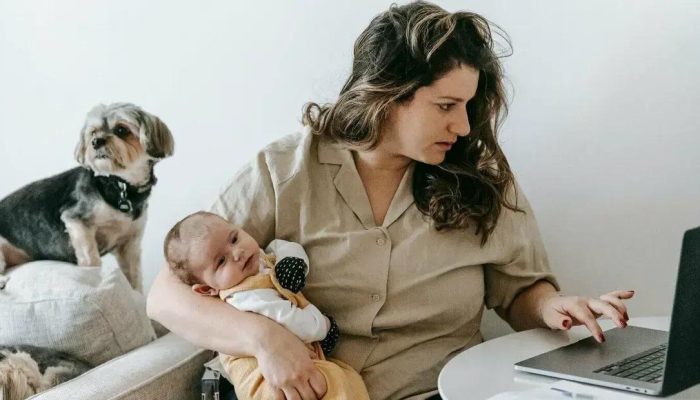 Os direitos das gestantes e mães adotantes no mercado de trabalho