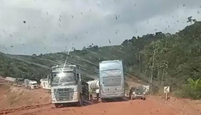 Passageiros ficam 12 horas em isolamento no desvio da BR-101