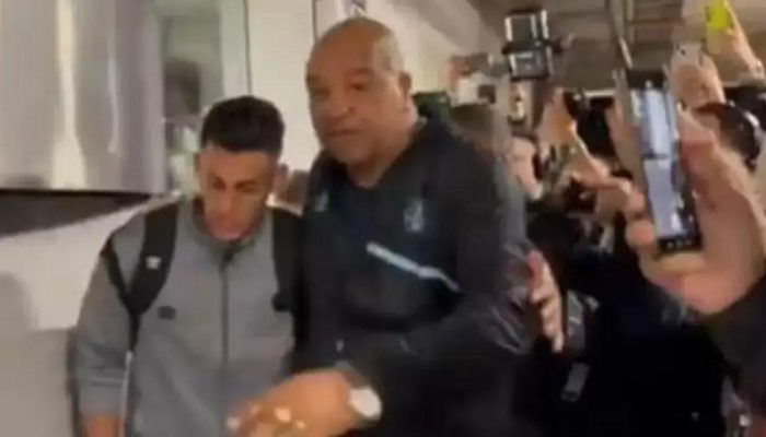 Pavón tenta agredir árbitro após eliminação do Grêmio na Copa do Brasil