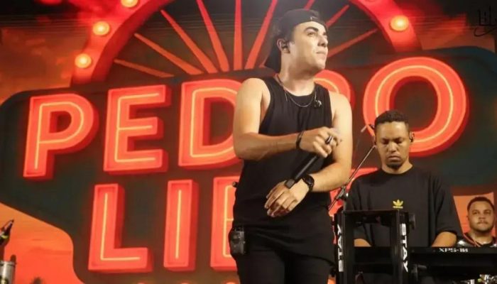 Pedro Libe dá início à festa no Largo do Pelourinho nesta segunda