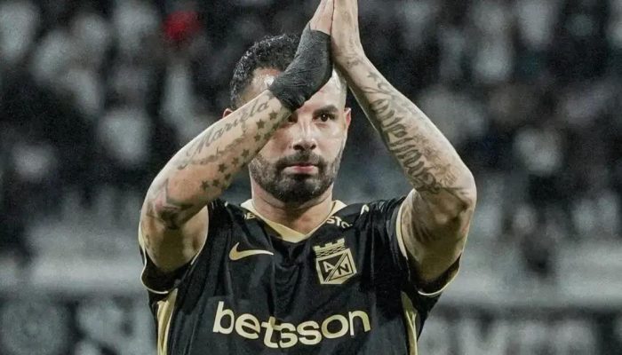 Pesadelo de Cardona: 2 pênaltis perdidos e expulsão eliminam Atlético Nacional