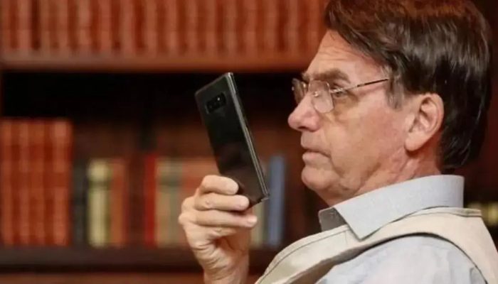 PF revela que Bolsonaro burlou STF e enviou 300 vídeos pelo WhatsApp