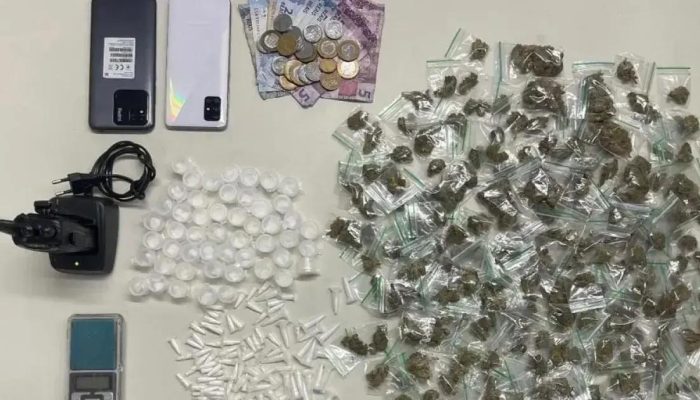 PM prende suspeito de tráfico com drogas e equipamentos no bairro Macaúbas