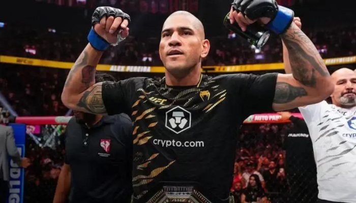 Poatan nocauteia Ankalaev em 1 minuto e reconquista cinturão no UFC 320