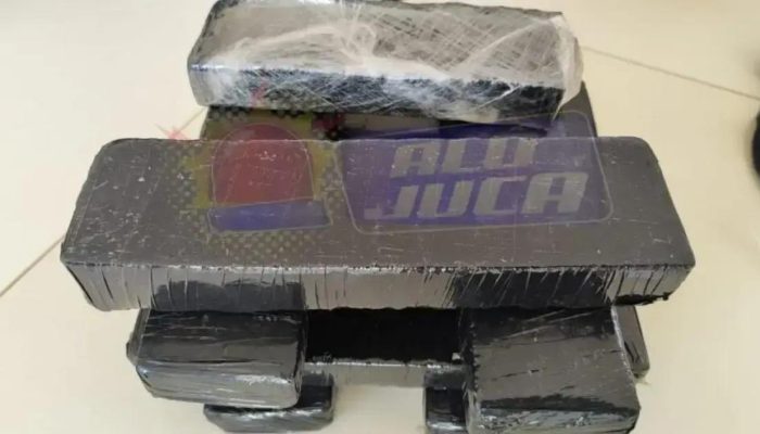 Polícia apreende 8 kg de maconha em ônibus em Caetité