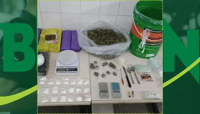 Polícia apreende drogas e balanças após confronto em Santo Amaro