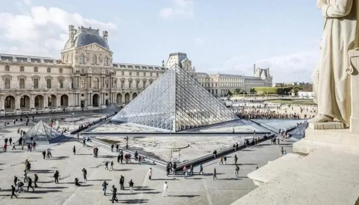 Polícia encontra capacete e luvas usados em roubo de joias no Louvre
