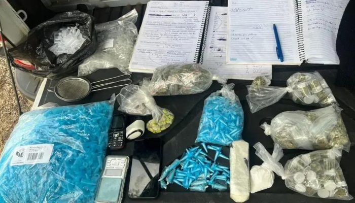 Polícia Militar apreende mais de 370 porções de drogas em Pau da Lima