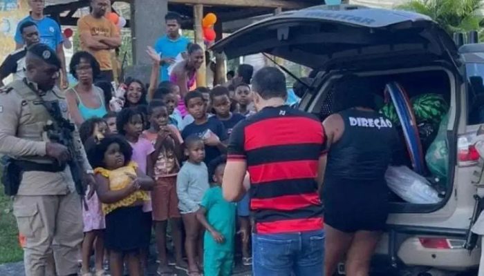 Polícia Militar distribui mais de 300 brinquedos para crianças de Fazenda Coutos