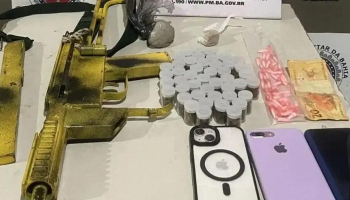Policiais Encontram Submetralhadora e Drogas em Ação na Federação