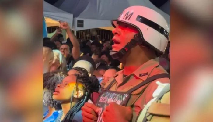 Policial canta Edson Gomes em aniversário de Ituberá e viraliza