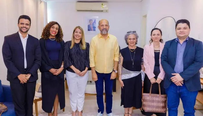 Prefeito de Eunápolis recebe comitiva da Defensoria Pública em Gabinete Itinerante