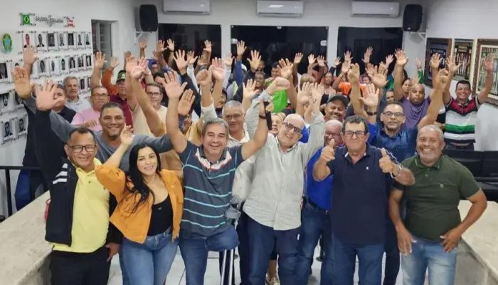 Prefeito Elias Carvalho se reúne com líderes políticos para alinhar ações em Potiraguá