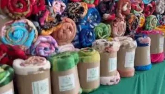 Prefeitura de Potiraguá distribui cobertores e aquece corações neste inverno