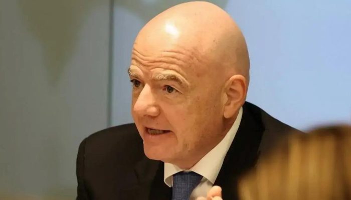 Presidente da Fifa condena caso de racismo em jogo do Corinthians: 'Estou enojado'