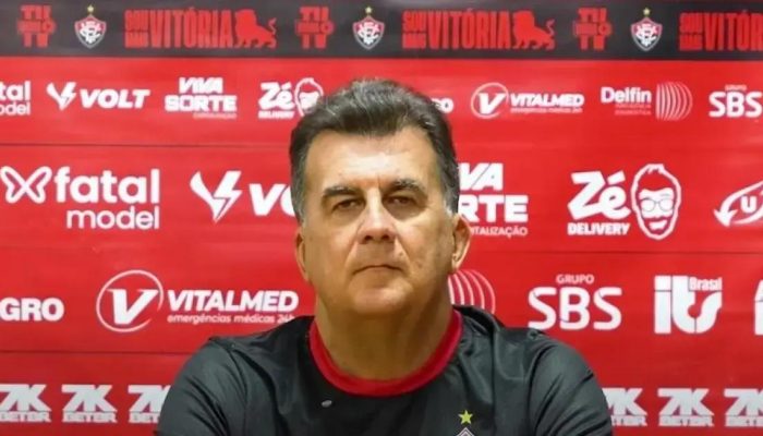 Presidente do Vitória anuncia contratações e saída de jogadores na janela