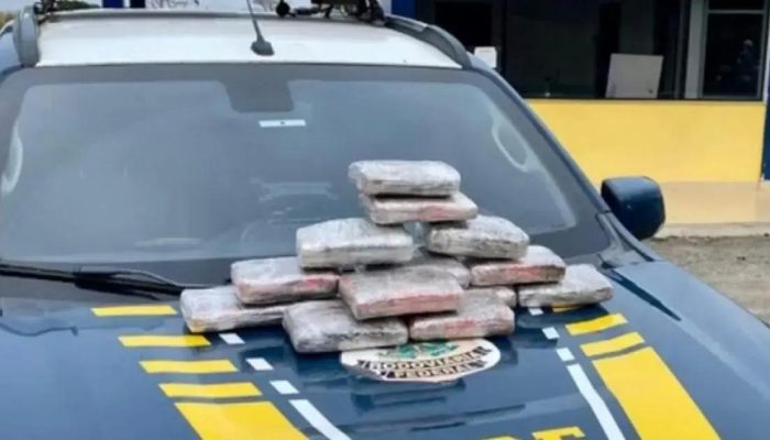 PRF apreende 8kg de maconha em ônibus em Poções, Bahia