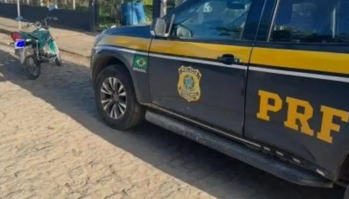 PRF apreende motocicleta adulterada na BR-101 em Cruz das Almas