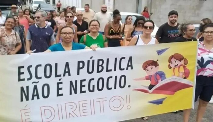 Professores de Brumado protestam contra privatização do ensino