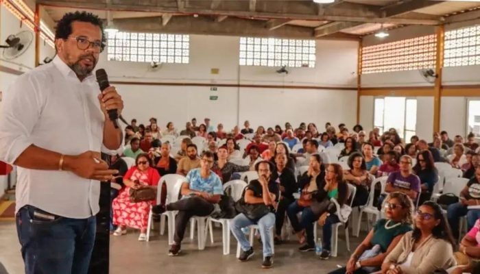 Professores de Lauro de Freitas mantêm greve com apoio da Fetrab