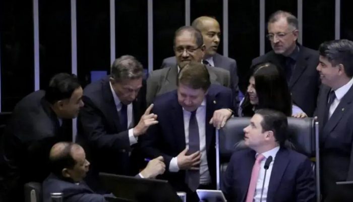 Projeto de anistia completa um mês de urgência sem votação na Câmara