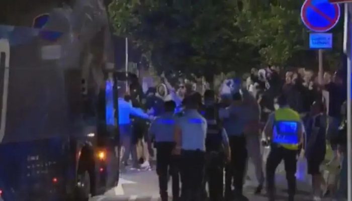 Protesto da torcida marca retorno do Porto após fiasco na Copa do Mundo de Clubes