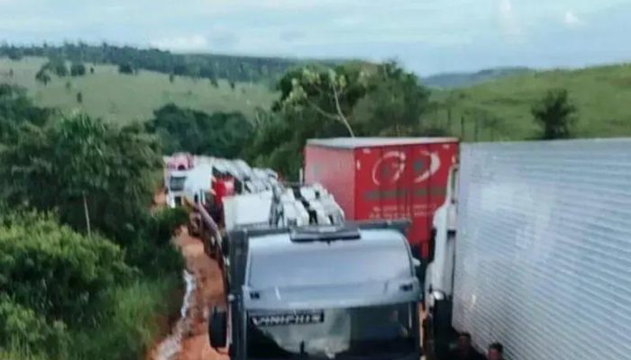 Protesto em Santa Maria Eterna demanda soluções urgentes para a BR-101