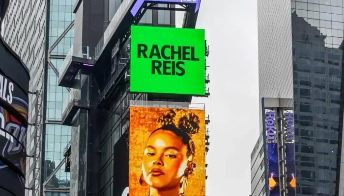 Rachel Reis brilha como embaixadora do Spotify em Times Square