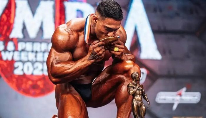 Ramon Dino conquista título inédito no Mr. Olympia 2025 e faz história brasileira