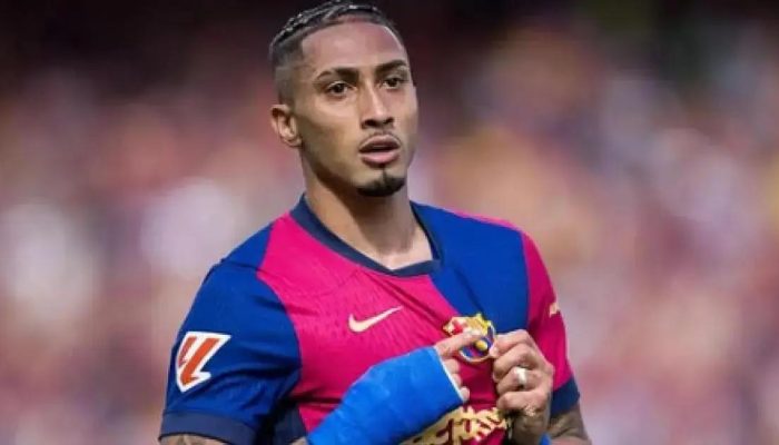 Raphinha renova contrato com Barcelona e se estabiliza como estrela do time