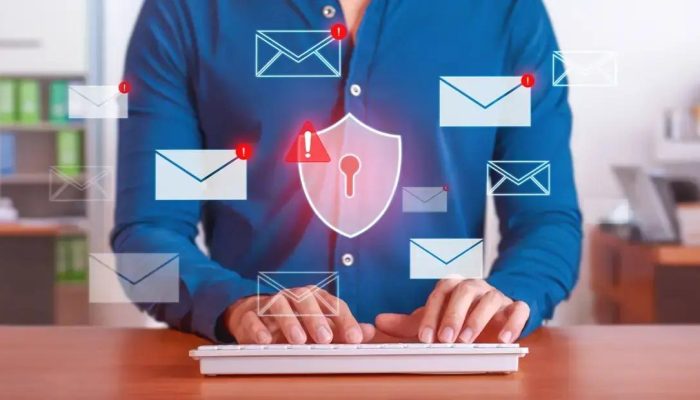 Receita Federal alerta sobre golpes de e-mail relacionados à restituição do IR 2025