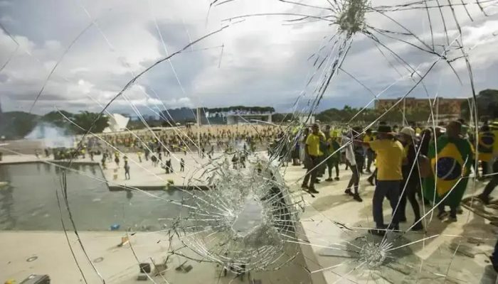 Rejeição à anistia atinge 64% da população, mostra pesquisa PoderData