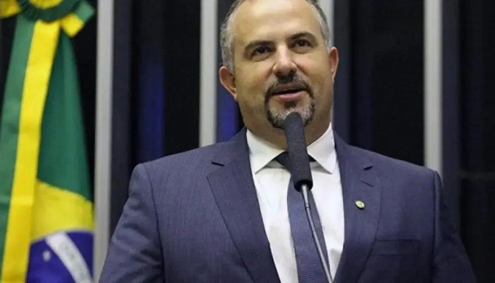 Ricardo Maia contrata ex-secretário com cota parlamentar em Tucano