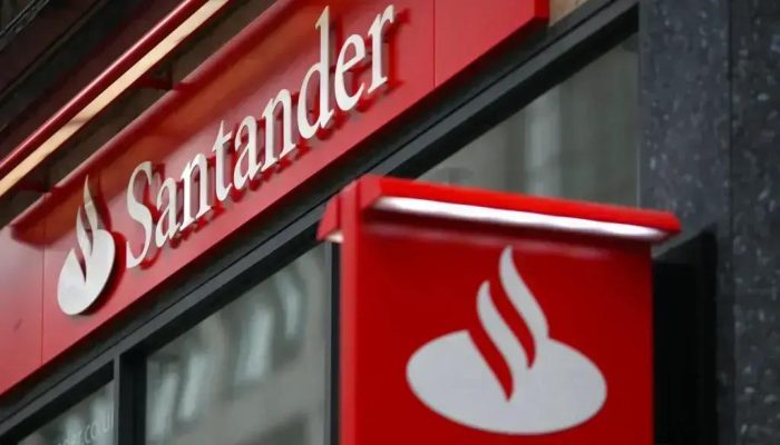 Santander anuncia fechamento de agências e aposta em transformação digital
