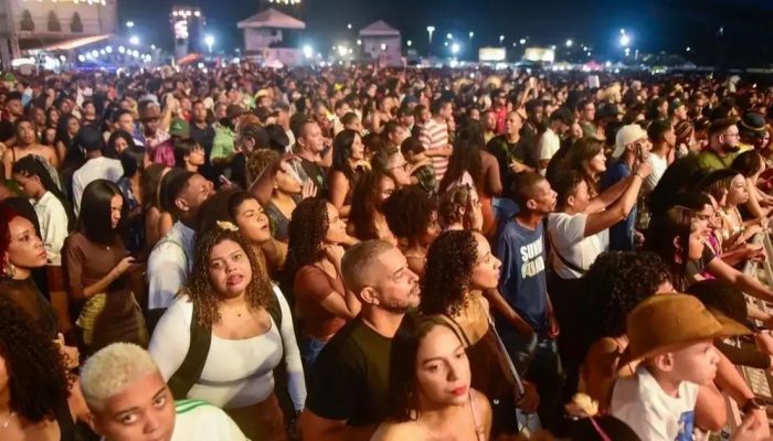 São João de Jequié: Quarta noite de celebrações e forró animado