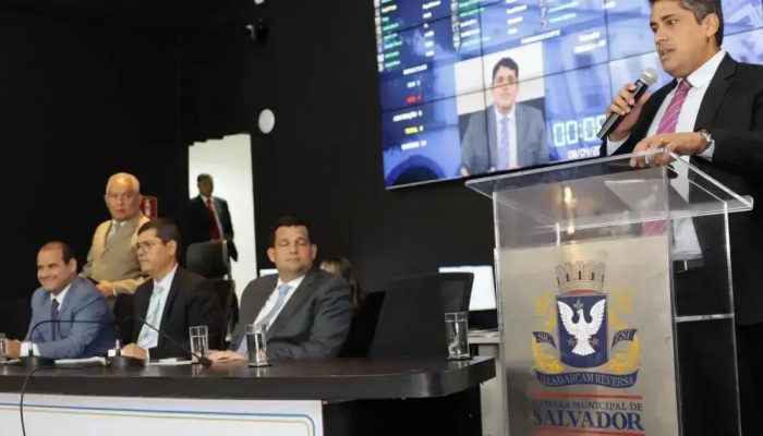 Sidninho critica greve de professores em Salvador e alega que recebem até R$ 20 mil