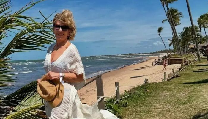 Silvia Poppovic curte dias de sol e vento na paradisíaca Praia do Forte