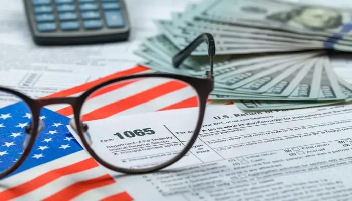 Tarifaço impõe desafios ao Brasil: setores preocupados com demissões