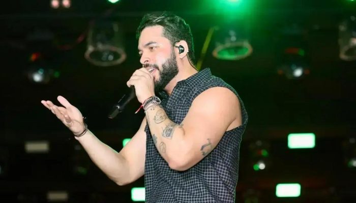 Thiago Aquino e Matheus Fernandes agitam o último dia do São João em SAJ