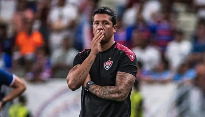 Thiago Carpini não é mais técnico do Vitória após eliminação na Copa do Nordeste