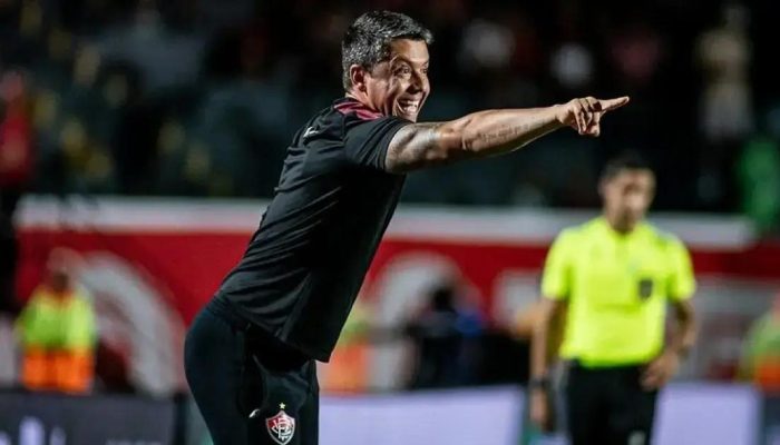 Thiago Carpini reflete sobre superação após derrota do Vitória para o Ceará