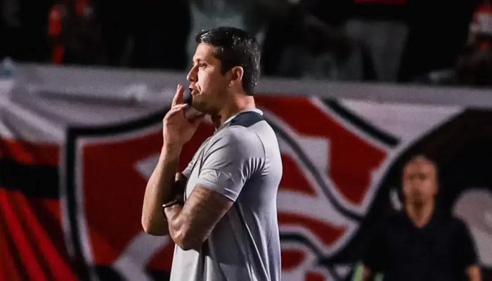 Thiago Carpini ressalta fase crítica do Vitória após derrota para o Santos