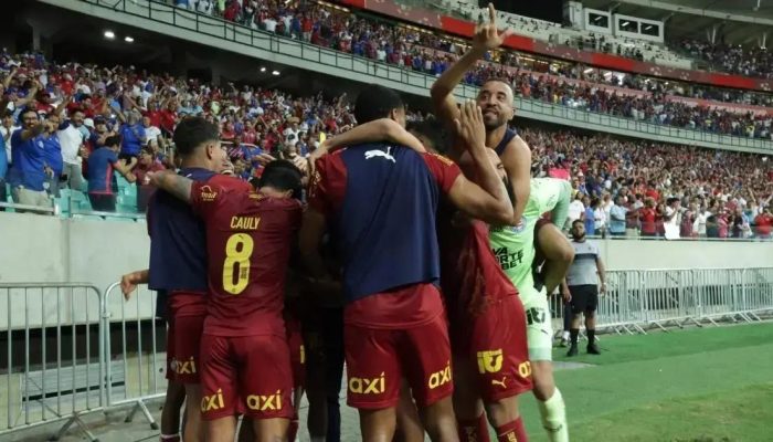 Tiago marca nos acréscimos e leva o Bahia à final da Copa do Nordeste