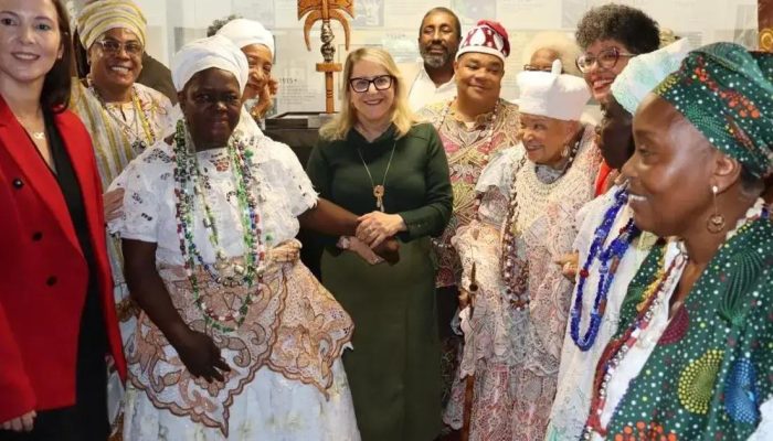 TJ-BA recebe o machado de Xangô em doação histórica