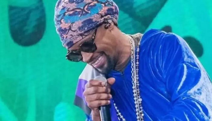 Toni Garrido altera letra de Girassol e gera polêmica sobre machismo na música