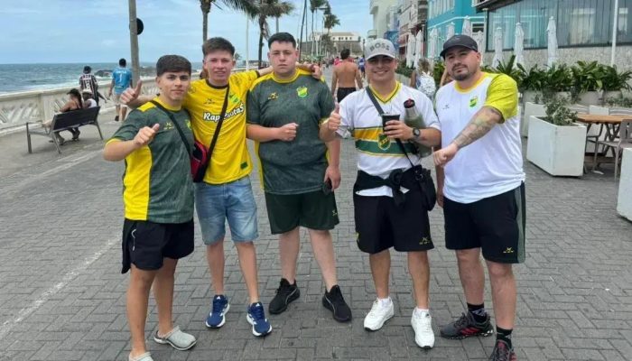 Torcedores do Defensa y Justicia chegam a Salvador para enfrentar o Vitória