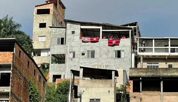 Torcida do Vitória faz festa da laje antes do Ba-Vi em Salvador