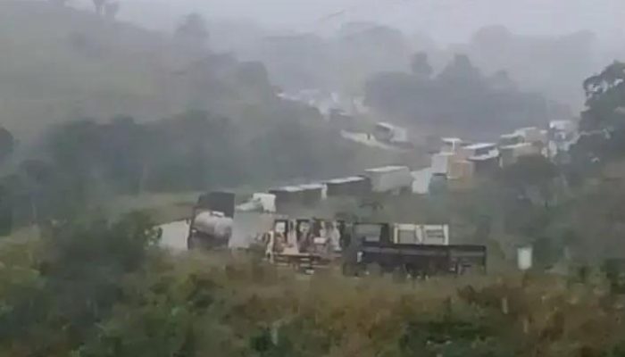 Trafego intenso na BR-101: tudo parado e vídeo que mostra a situação